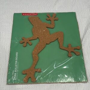 Kikkerland Green Cork Frog Bulletin Board